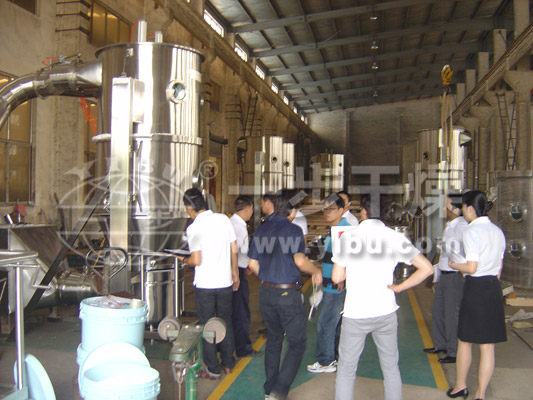 FL沸騰制粒機試車現場